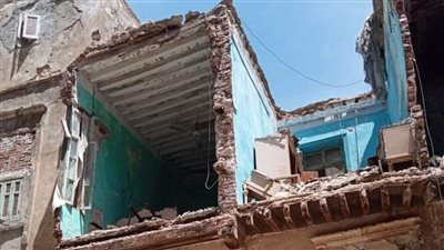 سكان بغرب الإسكندرية يشكون تضررهم من عقار آيل للسقوط (صور)