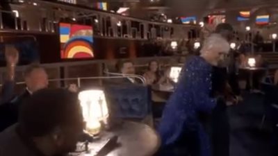 جلين كلوز في وصلة رقص خلال حفل توزيع جوائز الأوسكار 2021