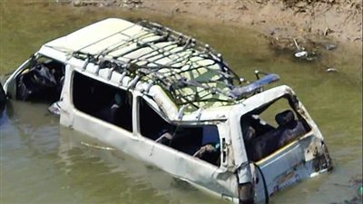 إصابة 10 صغار في حادث سقوط سيارة بترعة بالبحيرة