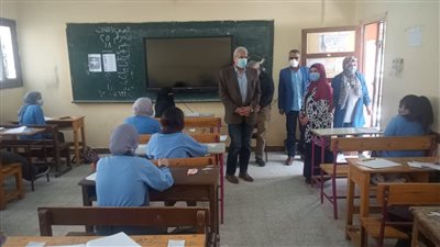 وكيل تعليم الإسماعيلية يشدد على تطبيق الإجراءات الاحترازية خلال جولته على لجان الامتحانات