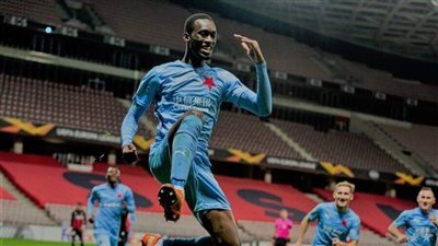 مانشستر يونايتد يراقب مهاجم سلافيا براج