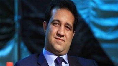 أحمد مرتضى منصور يتلقى لقاح 