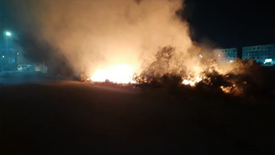 حريق هائل أسفل أحد العقارات السكنية بطريق المطار بالغردقة (صور)