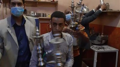 تحرير 549 غرامة فورية وغلق 23 محل تجاري و20 مقهي بحملات أمنية بسبب فيروس كورونا في سوهاج 