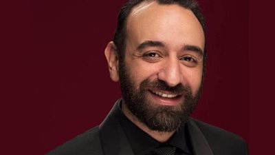 عمرو سلامة يعلن تلقيه الجرعة الأولى من لقاح كورونا