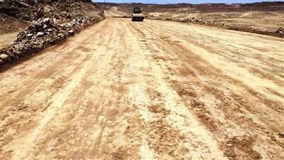 محافظ أسوان يتابع مشروعات إنشاء الطريق الجديد البديل للسادات