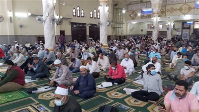 توافد المئات على المسجد الكبير بالسويس لأداء صلاة الجنازة على الشيخ حافظ سلامة قائد المقاومة الشعبية