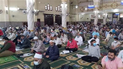 توافد المئات على المسجد الكبير بالسويس لأداء صلاة الجنازة على الشيخ حافظ سلامة قائد المقاومة الشعبية