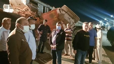 مسئولو السويس يتفقدون موقع حادث القطار ويتابعون رفع آثار الحادث (صور)