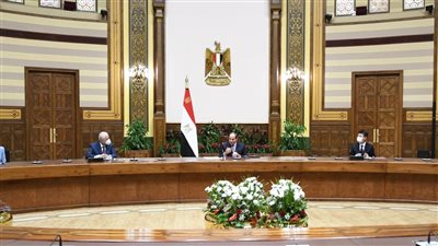 السيسي يؤكد استراتيجية الدولة لبناء الإنسان بتنشئة أجيال تتمتع بقيم تؤهلها للتفاعل الإيجابي مع المجتمع