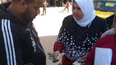 وجبة وبطانية و100 جنيه نصيب متضرري عقار الإسكندرية المنهار