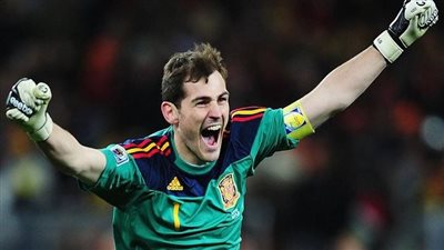 للسخرية من الشائعات.. السر وراء تغريدة كاسياس بأنه شاذ جنسيًا