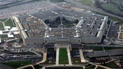 مضمونه يحتوي على كواليس الهجمات الأمريكية على اليمن.. رئيس تحرير جريدة أمريكية وجد نفسه على جروب عسكري سري| ما القصة؟