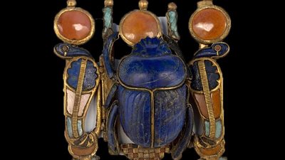 مصدر يكشف مصير نقل مشبك على هيئة جعران لتوت عنخ آمون من متحف التحرير إلى 