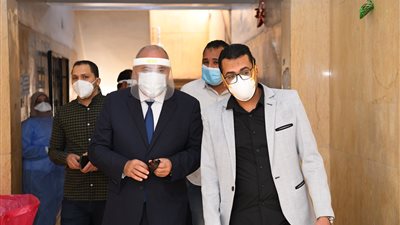 محافظ قنا: توافر الأكسجين والأدوية بمستشفيات العزل