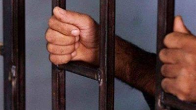 العفو الرئاسي.. حلم أم مسنة لم ترَ ابنها المحبوس منذ 21 عاما