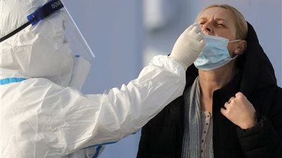 تعرف على الأعراض التي تصيب المعدة عند الإصابة بفيروس كورونا