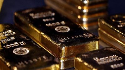 سعر الذهب يتراجع عالميا مع تصاعد مخاوف المستثمرين من الحرب