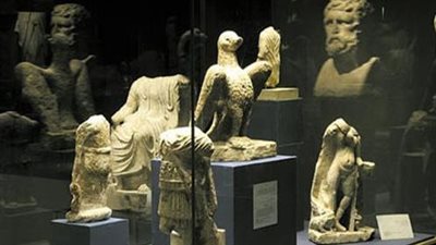 يعرض مشكاة باسم السلطان 