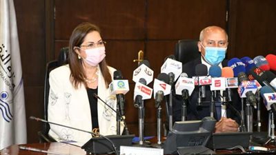 وزيرا النقل والتخطيط يشهدان توقيع مذكرة تفاهم لتوطين صناعة القطارات