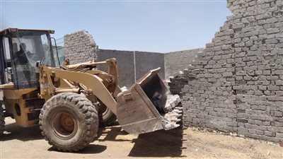 إزالة 9 حالات تعدٍّ على الأراضي الزراعية بمركز إطسا بالفيوم (صور)