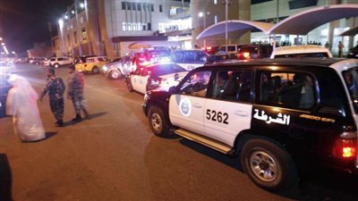 فتاة مصرية تطعن نفسها بسكين على كورنيش دولة الكويت