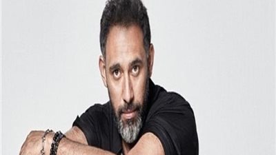 عمرو مصطفى يسخر من مسيرة تامر حسني: 