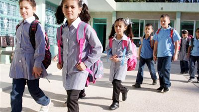 احتجاز طلاب إحدى المدارس الخاصة بسبب عدم تسديد المصروفات (صور)