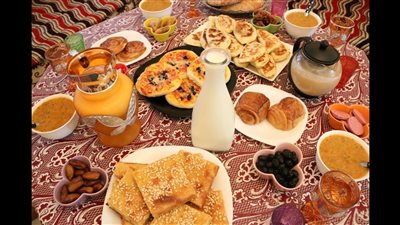 بدون إسراف أو تبذير .. طريقة إعداد وجبة إفطار رمضان لشخصين