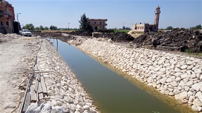 بدء تبطين الترع بقرى مطوبس ضمن 