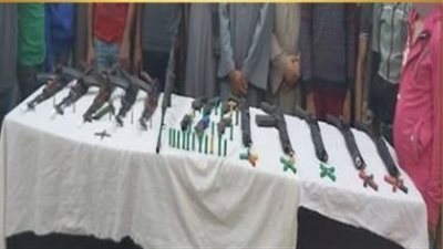 القبض على 15 شخصًا وبحوزتهم 17 قطعة سلاح ناري بأسيوط