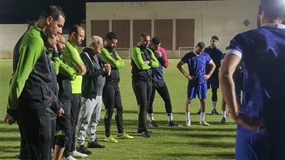 رئيس نادي المقاولون العرب يهنئ اللاعبين بعد التعادل أمام الزمالك