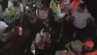 عشرات القتلى والجرحى في انهيار منصة بـ