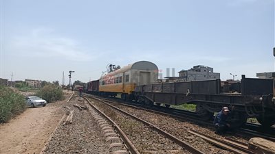 السكة الحديد تنتهي من رفع جرار حادث قطار المنصورة بكفر سعد