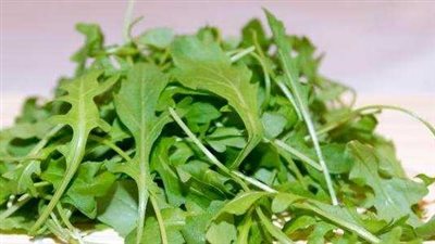 منها الجرجير والبطاطا الحلوة.. أطعمة تحافظ على شباب البشرة