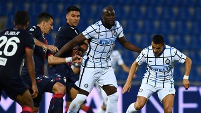 إنتر يفوز على كروتوني بهدفين ويقترب من حسم لقب الدوري الإيطالي