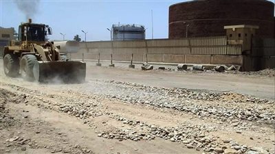 محافظ أسوان: البدء في رفع كفاءة مزلقان بهاريف بأبو الريش