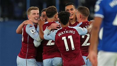أستون فيلا يفوز على إيفرتون بثنائية في الدوري الإنجليزي