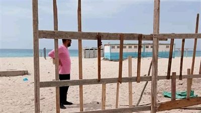 بالأسوار والحواجز الخشبية.. شواطئ الإسكندرية تمنع تسلل المواطنين للبحر في شم النسيم