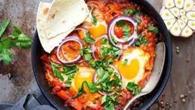 لسحور مختلف.. طريقة جديدة لعمل البيض بصلصة الطماطم