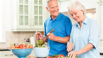 أطعمة عليك تجنبها عند بلوغ سن الستين.. تعرف عليها