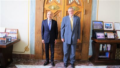 محافظ مصرف ليبيا المركزي يبحث مع المبعوث الأممي إنهاء أزمة السيولة