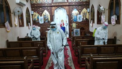 الجيش الثانى يواصل أعمال تطهير وتعقيم دور العبادة بكفر سعد بدمياط