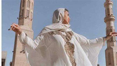 بعد جلسة تصوير بمسجد الميناء.. الأمن يبحث عن الراقصة جوهرة بعد هروبها من الغردقة