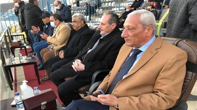 جلسة عاجلة في مقصورة ستاد القاهرة للجنة الزمالك