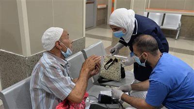 كشف طبي مجاني لنزلاء قصر ضيافة كبار السن بالإسماعيلية