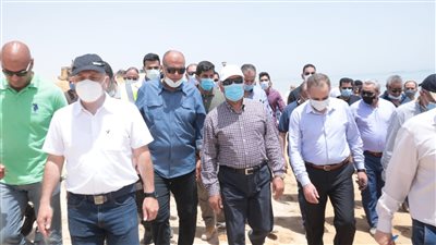 وزير النقل يتفقد أعمال التطوير بميناء العين السخنة 