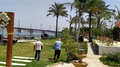 لمنع التجمعات.. غمر الحدائق والمتنزهات بالمياه وغلق الشواطئ بالبحيرة (صور)