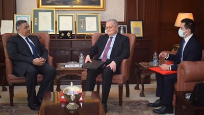 محافظ البحر الأحمر يلتقي سفير روسيا ويعلن جاهزية الغردقة لاستقبال السياحة (صور)