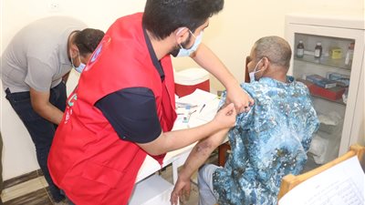 التضامن: 900 مسن بدور الرعاية تلقوا لقاح كورونا حتى الآن 